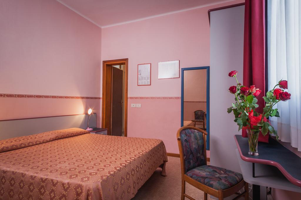 Hotel Al ponte Lignano Sabbiadoro Habitación foto
